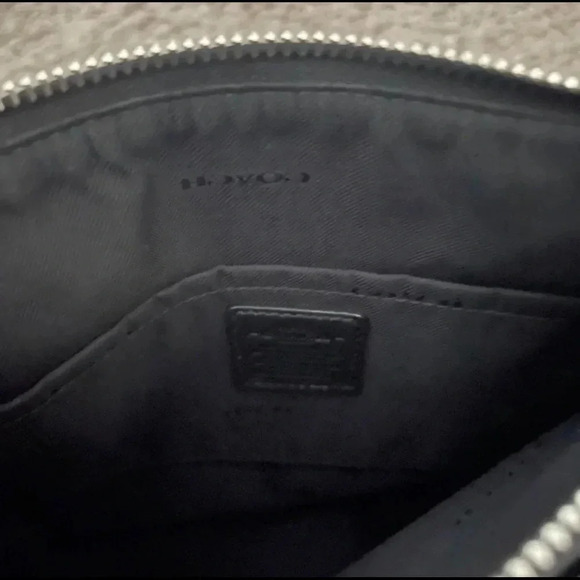 Coach small crossbody LIKE NEW - Picture 5 of 6